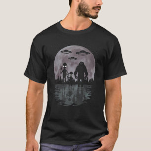 Alien And Bigfoot Moon Funny Aliens Sasquatch UFOs T-Shirt