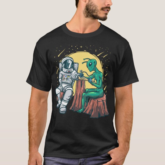 Alien Inking Astronaut Ink Funny Tattoo Artist T-Shirt (Front)