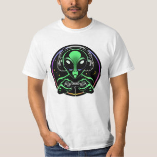 Alien Playing Video Games   Stellar Game Smasher T-Shirt