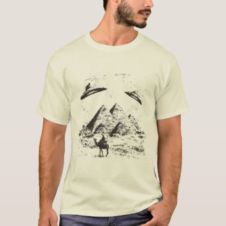 Alien spaceships on egypts' pyramids T-Shirt