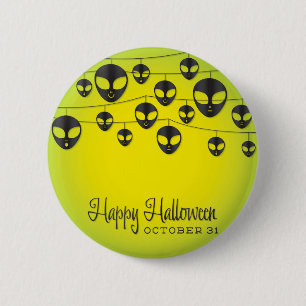 Alien string 6 cm round badge