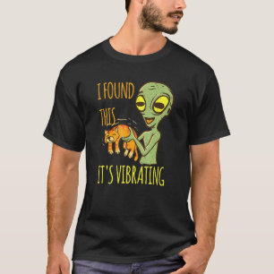 Alien With Cat Vibration Purr I Found This Vibrati T-Shirt