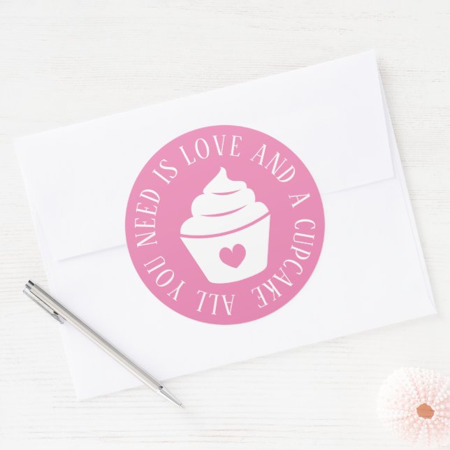 All you need is love and a cupcake round stickers (Envelope)