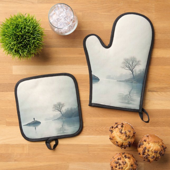 Alone in the Mist Design Oven Mitt & Pot Holder Set (Top Down)