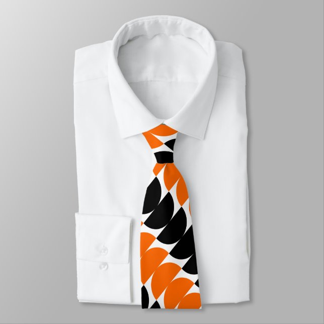 Alternating Crescents 02a - Orange and Black Tie (Tied)