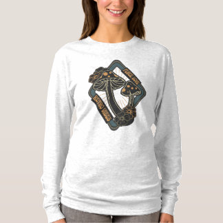 Amanita Muscaria Mushroom Botanical Cottagecore  T-Shirt