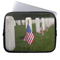 American flags on tombs of American Veterans on