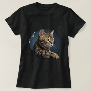 American Shorthair Cat Portrait Circle Frame Art T-Shirt