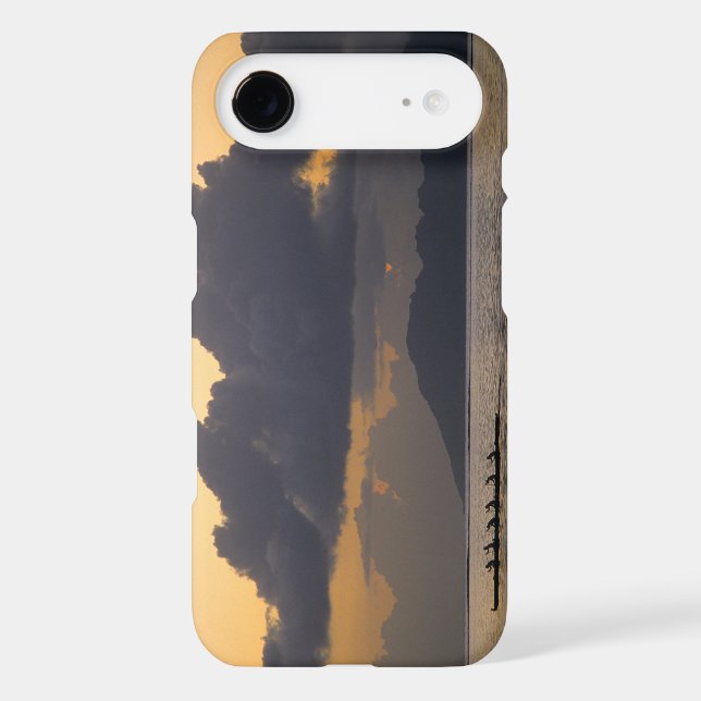 An outrigger canoe team practices off the coast Case-Mate iPhone case (Back)
