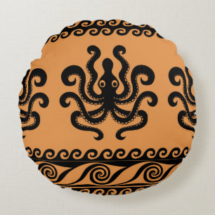 Ancient Greek octopus, wave pattern Round Cushion