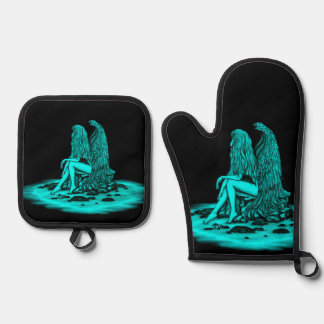 Angel , lost in thought , black and green Design Oven Mitt & Pot Holder Set