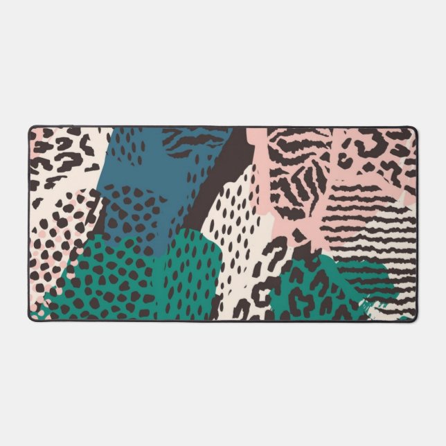 Animal print pattern desk mat (Front)