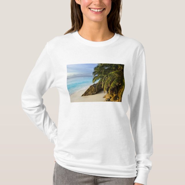 Ansi Victorin Beach T-Shirt (Front)