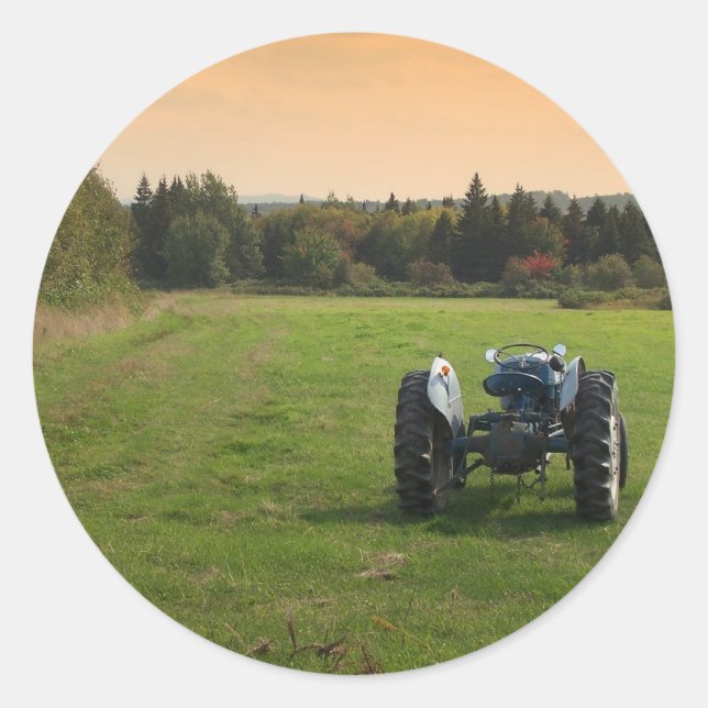 Antique Tractor Classic Round Sticker (Front)