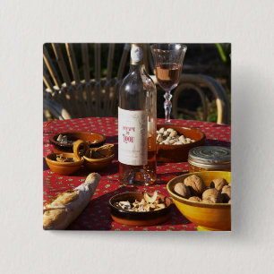 Aperitif and appetizers prepared: bread, olives, 15 cm square badge