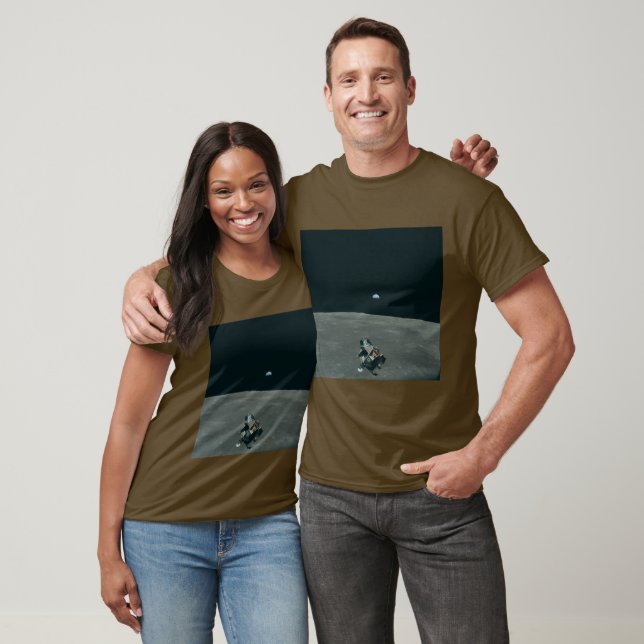 Apollo Lunar Lander and Earthrise Over Moon     T-Shirt (Unisex)
