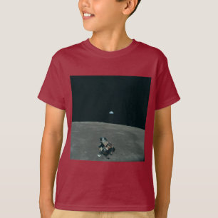 Apollo Lunar Lander and Earthrise Over Moon     T-Shirt