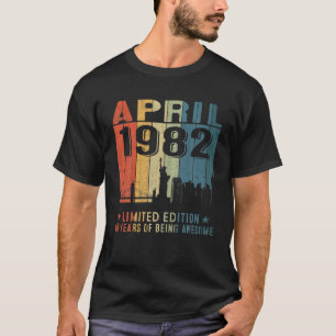 April 1982 40 Birthday 40 Year Old 1982 Birthday V T-Shirt