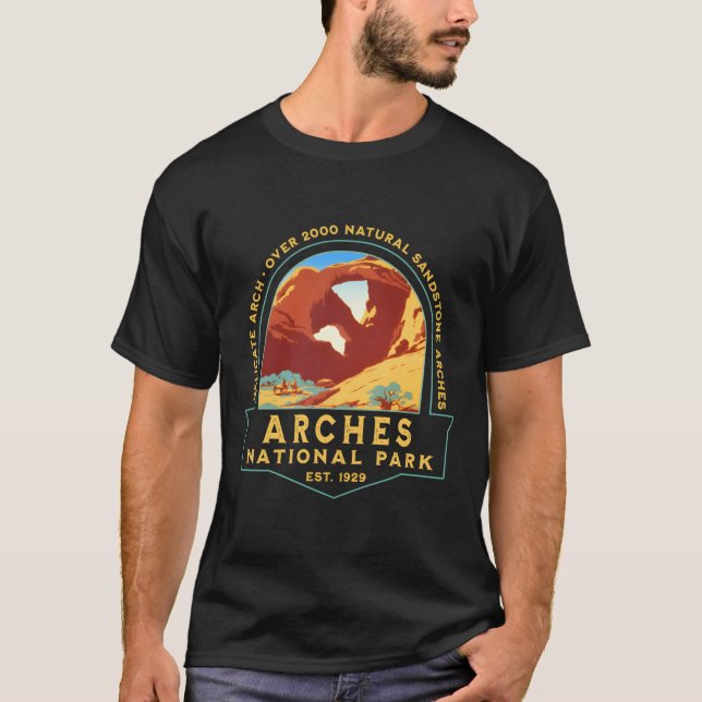 Arches National Park Retro Delicate Arch Hiking Ca T-Shirt (Front)