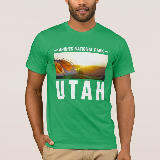 ARCHES NATIONAL PARK UTAH CAMPING GRAPHIC MENS T-Shirt (Front)