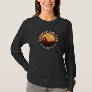 Arches National Park Utah Traveller Group Tourism  T-Shirt