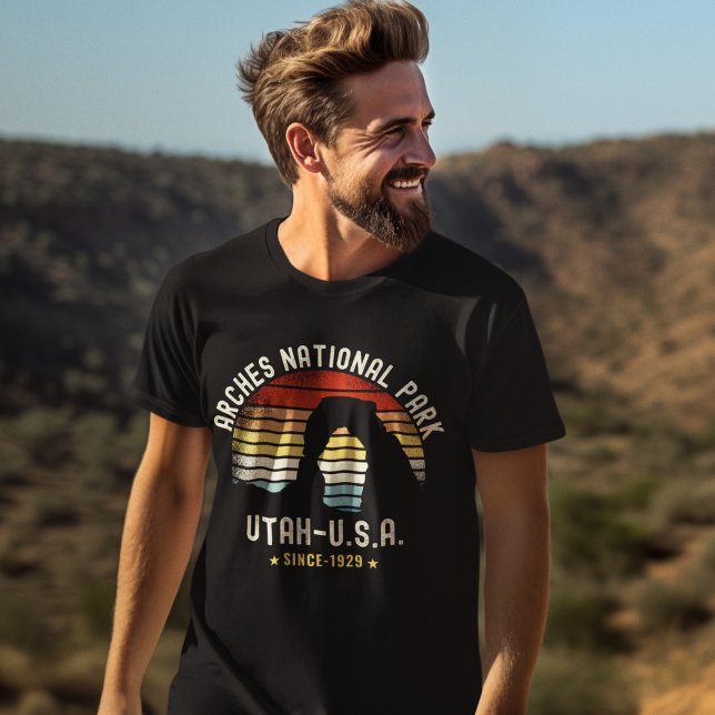 Arches National Park Utah Vintage Sunset T-Shirt (Creator Uploaded)