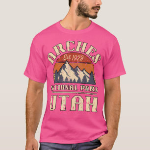 Arches Utah Nature Hiking Mountains Outdoors Vinta T-Shirt