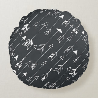 Arrows in Darkness: Hand-Drawn Pattern Round Cushion