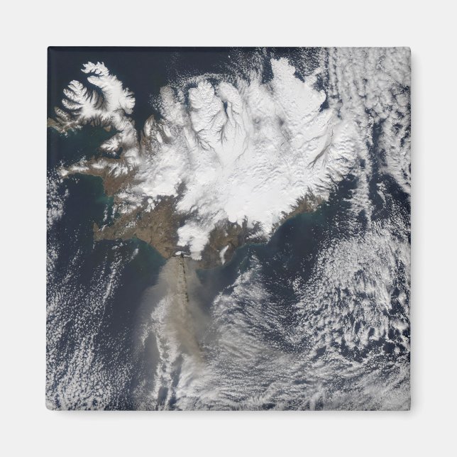 Ash plume from Eyjafjallajokull Volcano, Icelan Magnet (Front)