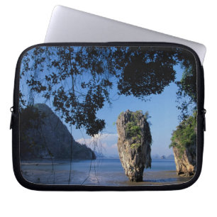 Asia, Thailand, Ao Phangnga NP, coatline, Karst Laptop Sleeve