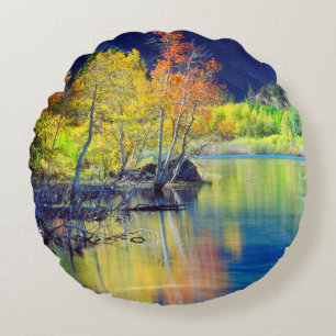 Aspen tree in autumn reflecting in Grant Lake Round Cushion