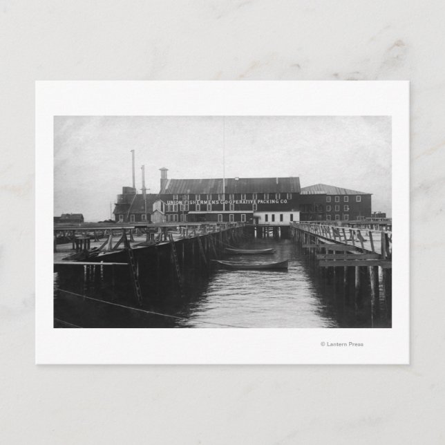 Astoria, Oregon view of Fisherman's Packing Postcard (Front)