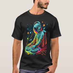 Astronaut DJ Playing Turntables in Space EDM cool  T-Shirt