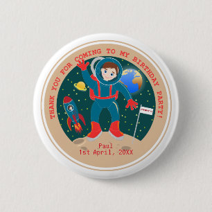 Astronaut kid on the moon birthday party 6 cm round badge