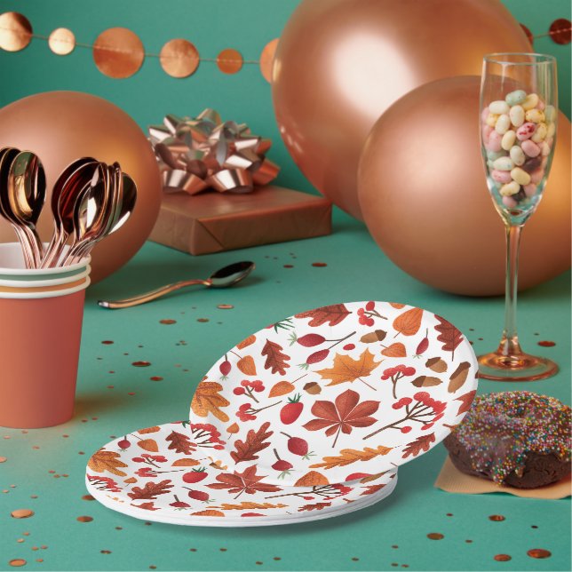 Autumn Leaves and Berries Pattern Thanksgiving Paper Plate (Multi)