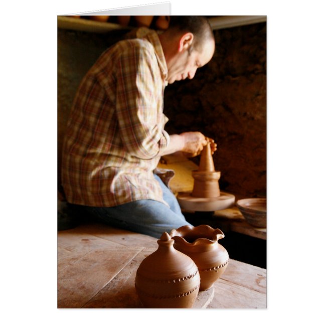 Azorean potter at work (Front)