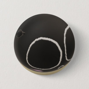 B e e - 6 cm round badge