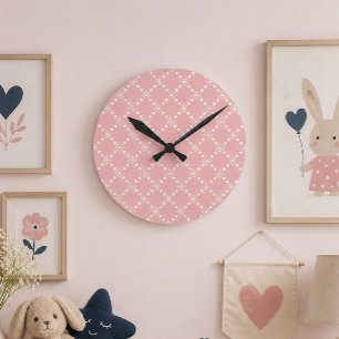 Baby Baby rosa mit weißen Blumen Round Clock