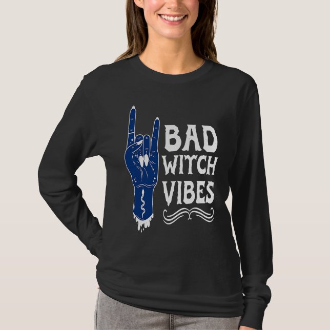 Bad Witch Vibes Cool Goth Rock And Roll Hand Hallo T-Shirt (Front)
