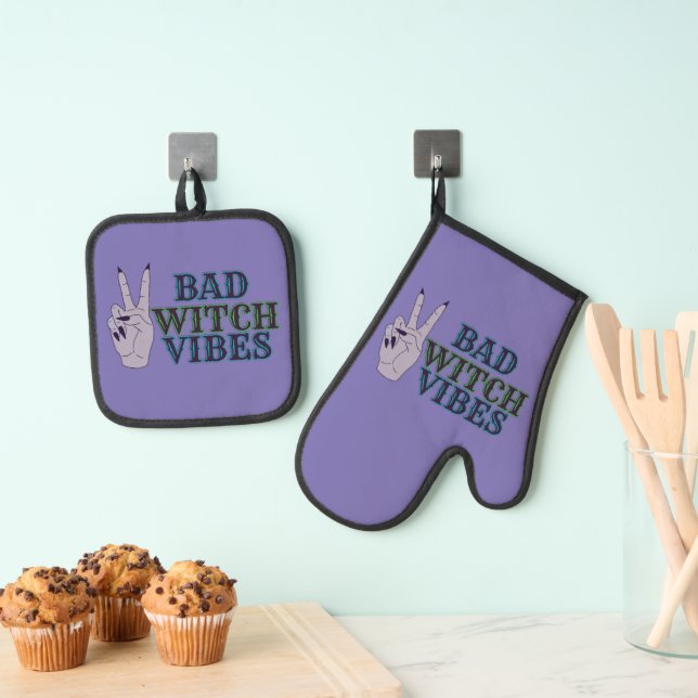 Bad Witch Vibes Witchy Hands Oven Mitt & Pot Holder Set (Insitu(Hanging))