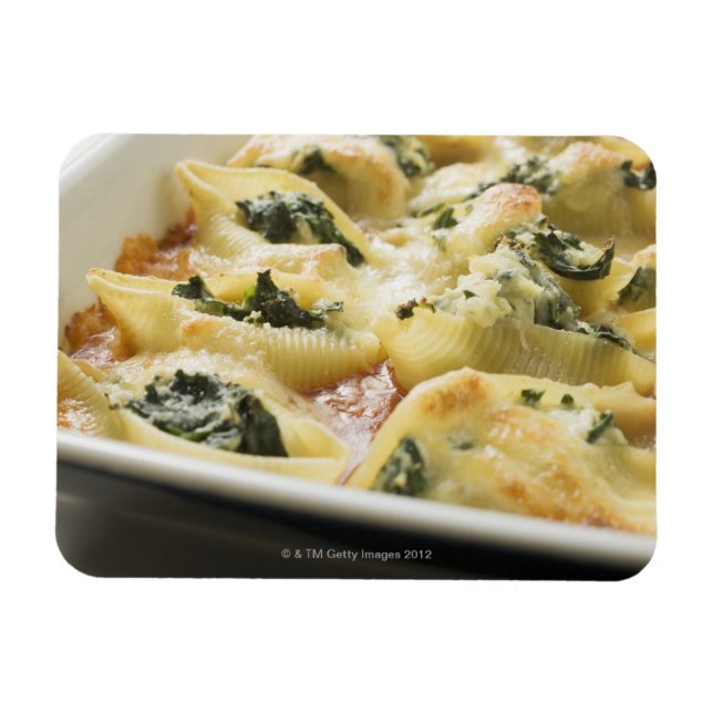 Baked pasta shells with spinach filling magnet (Horizontal)