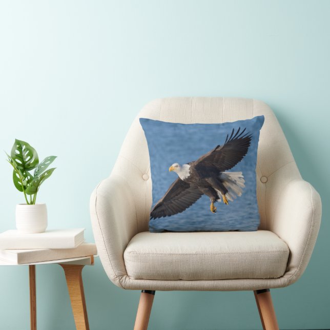 Bald eagle in flight cushion (Chair)