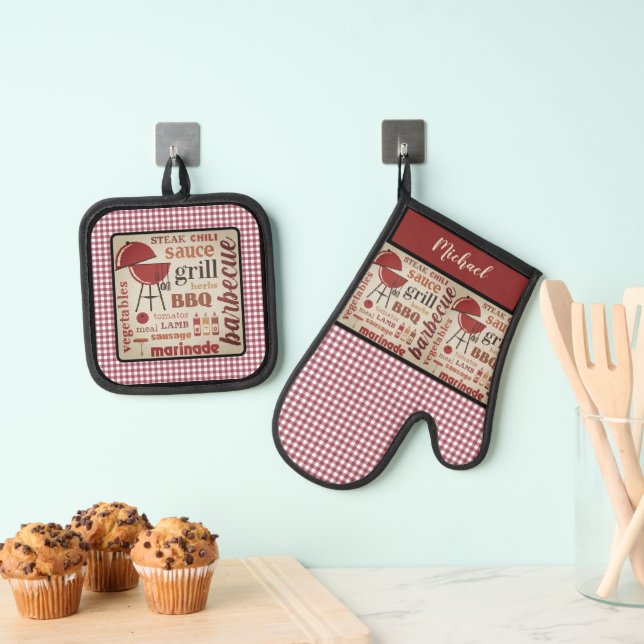 Barbecue Chef Red Gingham Check Personalised Oven Mitt & Pot Holder Set (Insitu(Hanging))