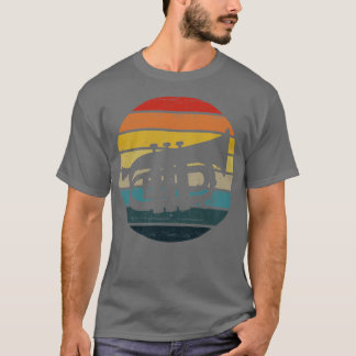 Baritone Silhouette On A Distressed Retro Sunset d T-Shirt