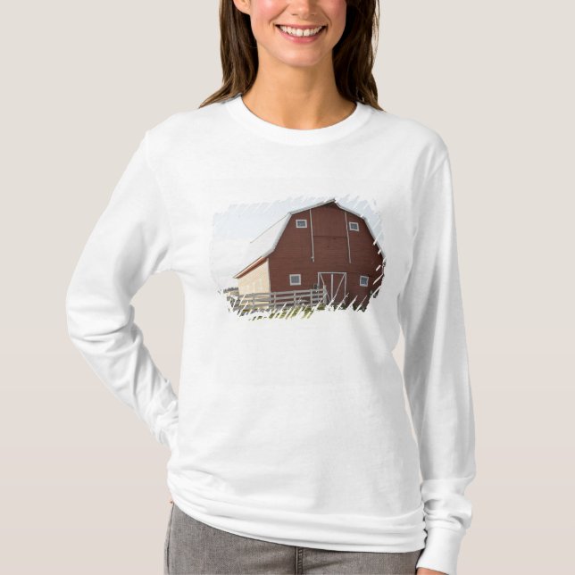 Barn in rural landscape T-Shirt (Front)