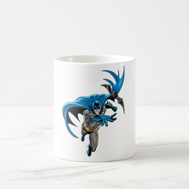 Batman throws batarang coffee mug (Center)