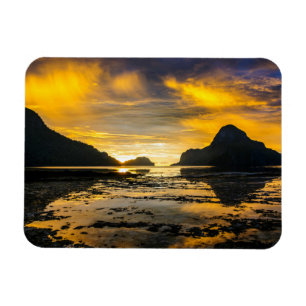 Bay Of El Nido Sunset Magnet