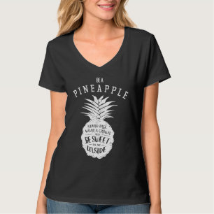 Be a Pineapple Stand Tall Wear a Crown Hawaiian Va T-Shirt