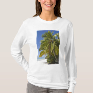 Beach on One Foot island, Aitutaki, Cook Islands T-Shirt