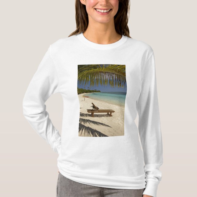 Beach, palm trees & lounger T-Shirt (Front)